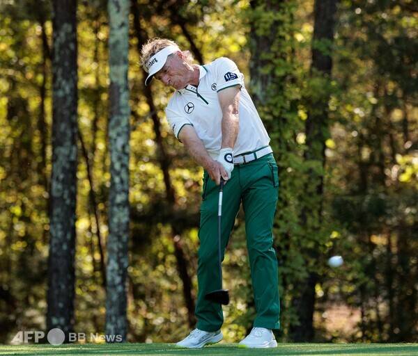 칼럼 내용과 관련 없는 참고 사진입니다. 사진은 미국프로골프(PGA) 챔피언스투어에서 경기하는 베른하르트 랑거의 스윙 모습입니다. 사진제공=ⓒAFPBBNews = News1 (사진을 무단으로 사용하지 마십시오.)