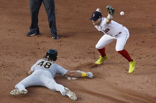 <yonhap photo-1239=""> Oakland Athletics' Cody Thomas (48) slides into second base with a double as Boston Red Sox's Christian Arroyo can't handle the throw during the seventh inning of a baseball game, Saturday, July 8, 2023, in Boston. (AP Photo/Michael Dwyer)/2023-07-09 08:50:30/ <저작권자 ⓒ 1980~2023 ㈜연합뉴스. 무단 전재 재배포 금지.></yonhap>