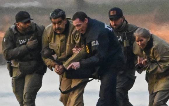 구치소에서 법정으로 강제이송되는 마두로 부부. [사진= EPA/연합뉴스]