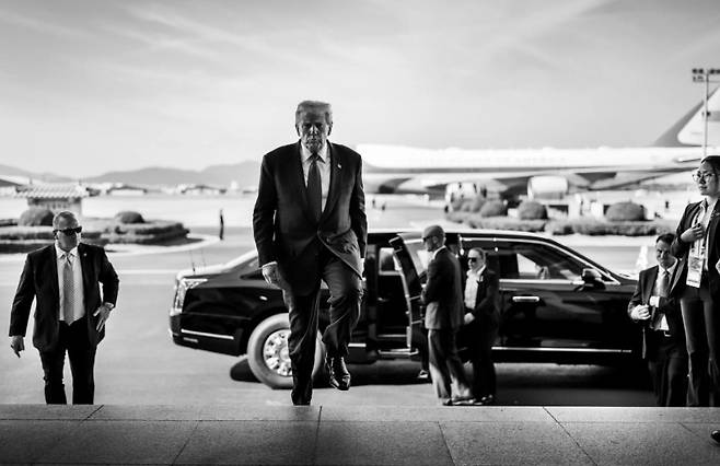 미중정상회담이 열린 지난해 10월 30일 김해공항에서의 트럼프 대통령. 백악관 홈페이지 캡처