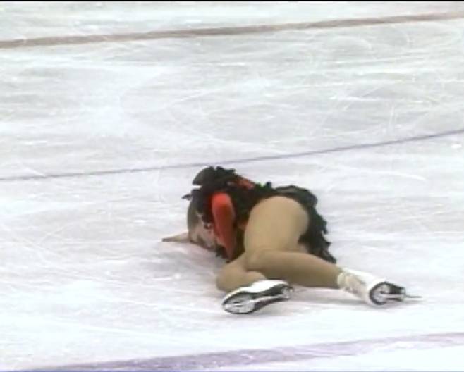 1988년 올림픽에서 ‘카르멘’ 연기 후 빙판에 쓰러진 카타리나 비트