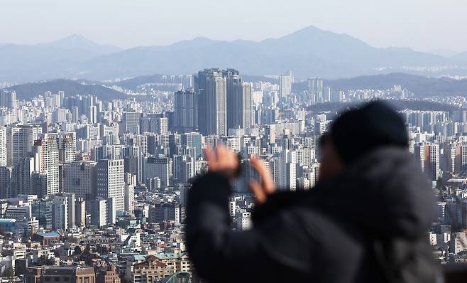 서울 중구 남산에서 바라본 서울 도심 아파트 단지 모습. 사진=뉴스1