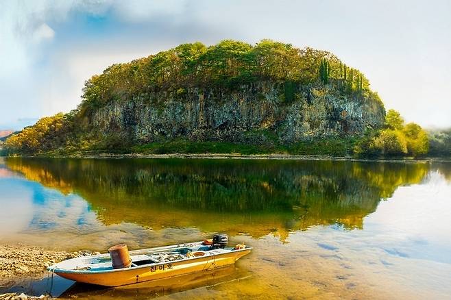 Auraji pillow lava formation in Yeoncheon-gun, Gyeonggi Province (Yeoncheon-gun)