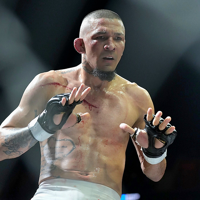 ‘노블레스’ 미우송 카스트루가 2025년 8월 인천광역시 영종국제도시 인스파이어 아레나 블랙컴뱃 15 웰터급 경기 승리 후 감정을 자제하고 있다. 사진=이데아 파라곤