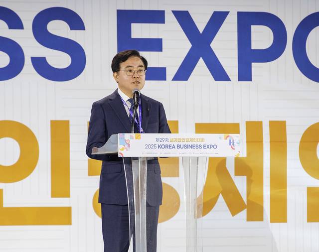 진교훈 서울 강서구청장의 2026 한국비즈니스 엑스포 강서 선포. 강서구청 제공