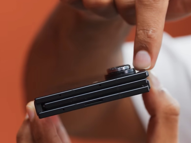 삼성 ‘갤럭시Z 트라이폴드’  [유튜브(Mrwhosetheboss) 갈무리]