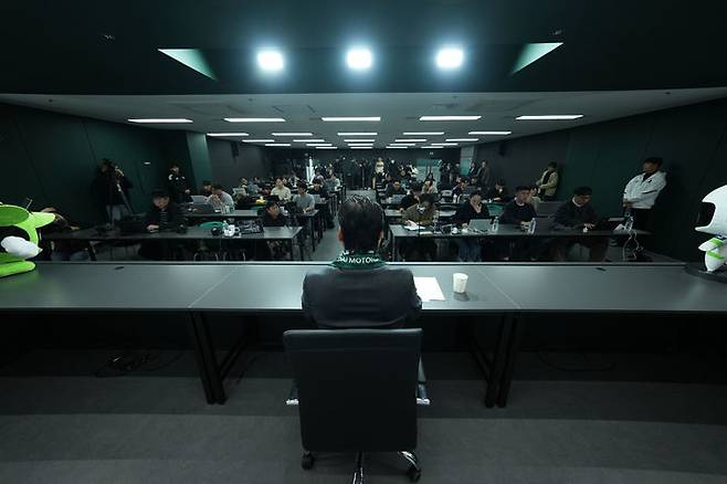 [서울=뉴시스] 프로축구 K리그1 전북 현대에 부임한 정정용 감독의 취임 기자회견. (사진=전북 현대 제공)