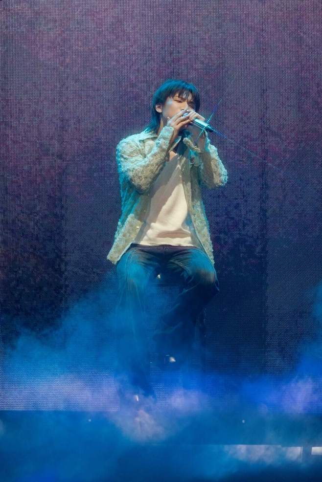 그룹 빅뱅의 멤버 겸 솔로 가수 대성이 지난 3일 서울 송파구 티켓링크 라이브 아레나에서 개최된 '대성 2025 아시아 투어 앙코르 콘서트'에서 무대를 선보이고 있다. RND Company