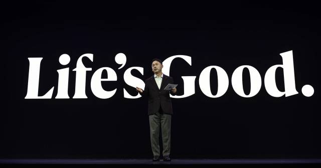 세계 최대 전자·정보기술(IT) 전시회 ‘CES 2026’ 개막을 하루 앞둔 5일(현지 시간) 미국 네바다주 라스베이거스 만달레이베이에서 열린 LG전자 월드 프리미어에서 류재철 대표(사장)가 기조연설하고 있다. 라스베이거스=조태형 기자