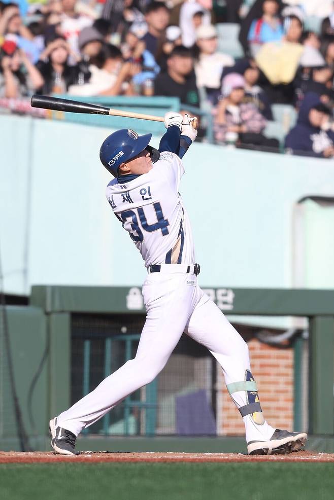 ▲ 신재인은 '예비 신인' 신분으로 치른 2025년 폴리그에서 MVP를 차지했다. 1일 롯데 자이언츠와 결승전에서 무려 5개의 안타를 몰아쳤다. ⓒ KBO