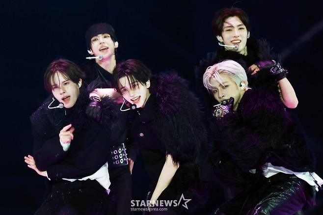 투어스 '멋진 블랙카리스마' [AAA2025 화보]