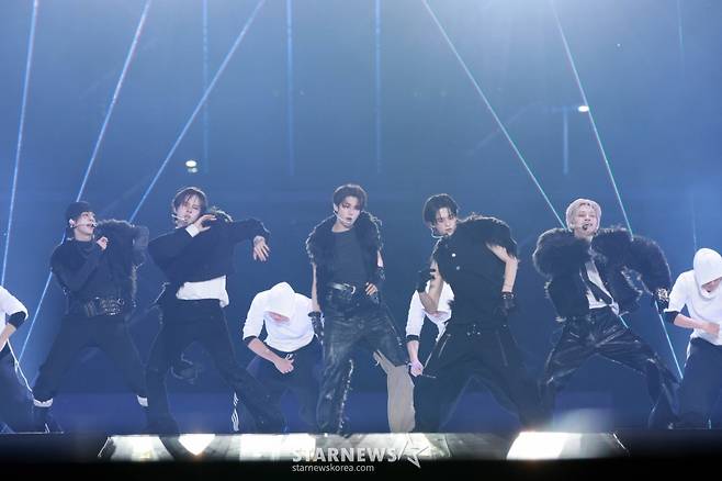 투어스 '멋진 블랙카리스마' [AAA2025 화보]