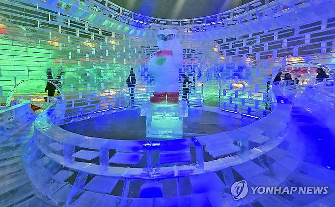화천산천어축제 앞두고 모습 드러낸 얼음조각광장 [연합뉴스 자료사진]