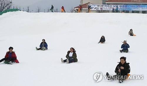 바래봉 눈썰매축제 [연합뉴스 자료사진]