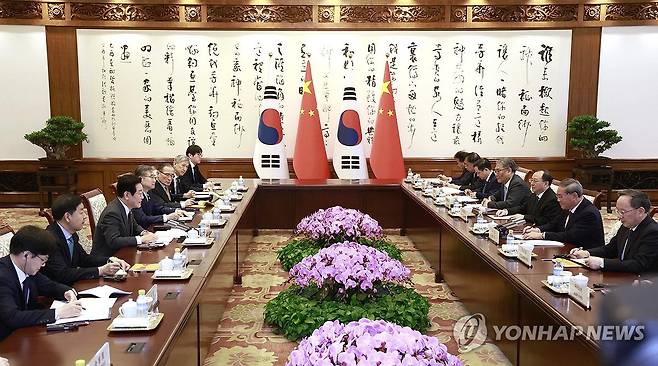 이재명 대통령, 리창 중국 총리 면담 (베이징=연합뉴스) 한상균 기자 = 중국을 국빈방문 중인 이재명 대통령이 6일 베이징 조어대에서 진행된 리창 총리와의 면담에서 발언하고 있다. 2026.1.6 xyz@yna.co.kr