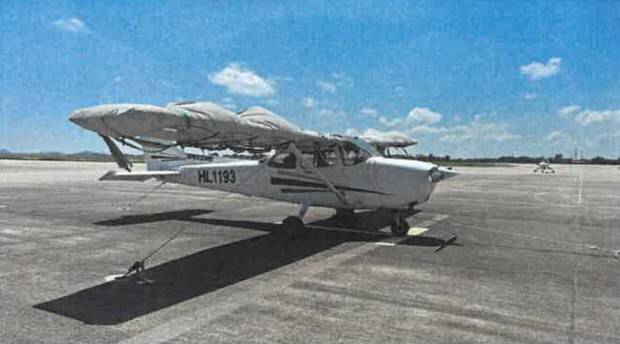 무안국제공항에 장기 계류 중인 경비행기가 법원 경매로 나왔다.  <법원 경매 홈페이지 캡처>