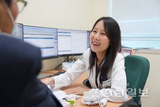 ▲ 울산대학교병원 혈액종양내과 신철경 교수는 "췌장암은 방치할 경우 암세포가 전이돼 치료가 어려워질 수 있으므로 조기발견에 특히 신경써야 한다"고 강조한다.