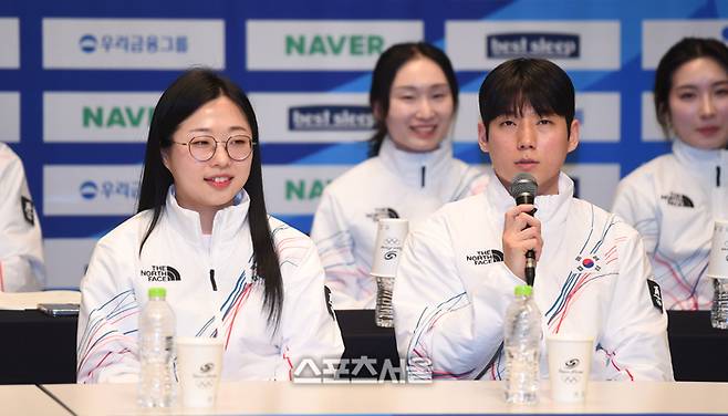 컬링 믹스더블 정영석이 7일 진천 국가대표선수촌에서 열린 2026 국가대표선수단 훈련개시 및 밀라노코르티나동게올림픽대회 D-30 미디어데이에서 기자의 질문에 답하고 있다. 진천 | 최승섭기자 thunder@sportsseoul.com