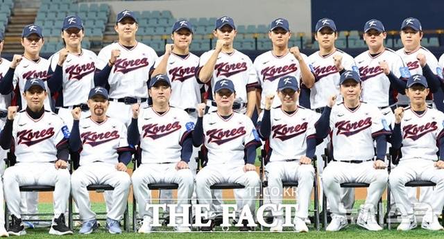 내년 3월 WBC에 나서는 야구대표팀이 본격적인 담금질에 들어갔다. 이번 대회에선 반드시 8강에 오르겠다는 목표다. 지난해 11월 고척돔에서 필승을 다짐하고 있는 야구대표팀 선수들. /뉴시스