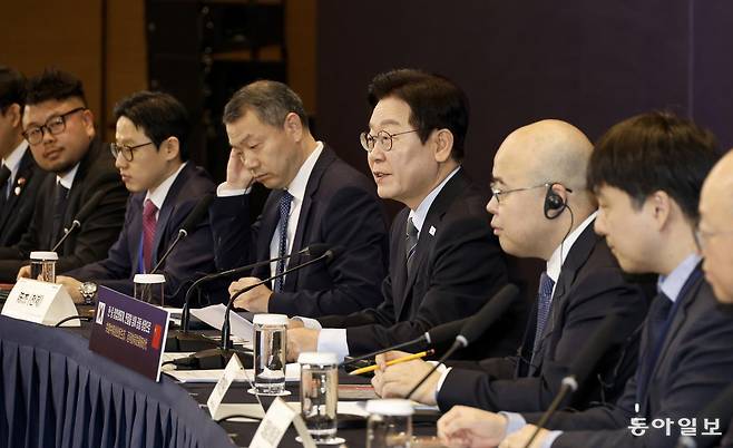이재명 대통령이 7일 중국 상하이 국제회의중심에서 열린 한중 벤처스타트업 서밋에 참석해 발언하고 있다. 상하이=송은석 기자 silverstone@donga.com