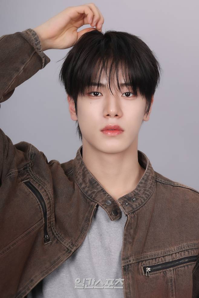 그룹 클로즈 유어 아이즈 송승호가 29일 오후 서울 중구 순화동 KG타워에서 진행된 일간스포츠와의 인터뷰에 앞서 포즈를 취하고 있다. 서병수 기자 qudtn@edaily.co.kr /2025.12.29/