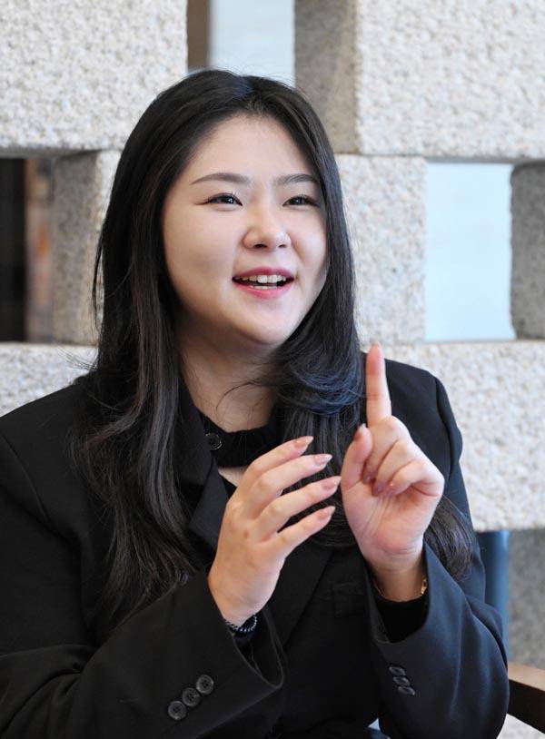 임상병리사 국가고시 전국 수석을 차지한 김지승 씨가 소감을 밝히고 있다.  김성효 선임기자