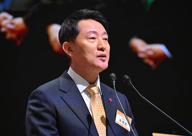 Seoul Mayor Oh Se-hoon speaks at the New Year's ceremony held at the Korea Chamber of Commerce and Industry in Jung-gu, Seoul, Tuesday. (Im Se-jun/ The Korea Herald)