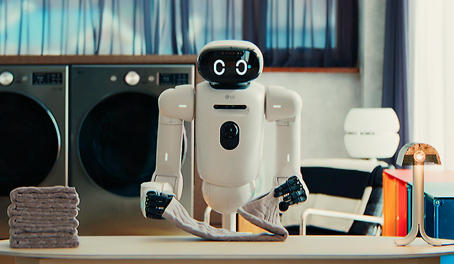 LG Electronics’ home robot CLOiD. (LG Electronics)