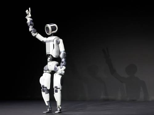 세계 최대 가전·정보기술(IT) 전시회 ‘CES 2026’ 개막을 하루 앞둔 5일(현지시간) 미국 네바다주 라스베이거스 만달레이베이에서 열린 현대차그룹 프레스 컨퍼런스에서 차세대 전동식 아틀라스 시제품이 손인사하고 있다. [사진 = 연합뉴스]