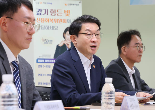 이억원 금융위원장이 지난해 10월 서울 중구 중앙서민금융통합지원센터에서 열린 정책서민금융·채무조정 현장간담회에서 발언하고 있다. [연합뉴스]