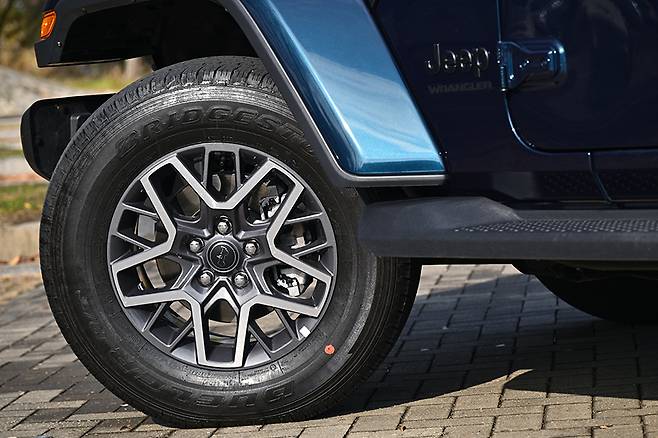 지프 랭글러 사하라. 사진: 김학수 기자