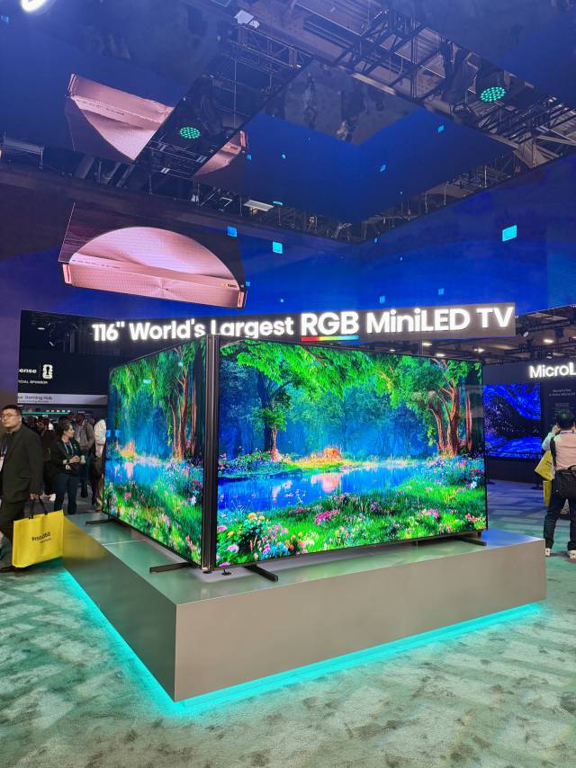 하이센스가 6일(현지시간) 미국 라스베이거스에서 개막한 세계 최대 가전·정보기술(IT) 박람회 ‘CES2026’에 전시한 116형 RGB 미니 LED TV. 구경우 기자