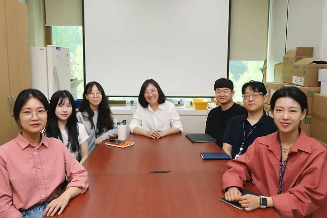 이미옥 박사 연구팀(가운데 연구책임자 이미옥 박사)