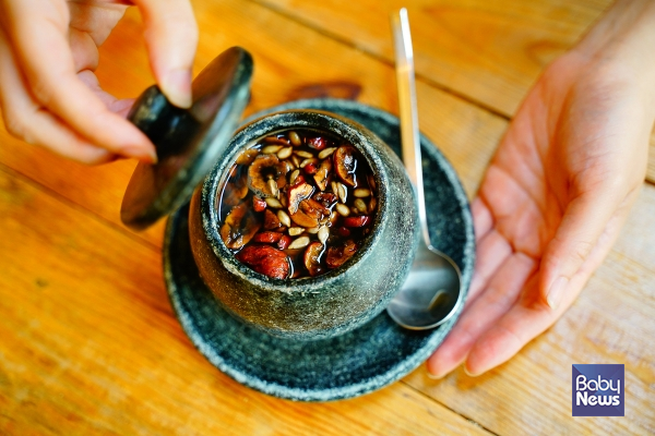 겨울철 감기를 다스리는 대표 처방이 한의학에 있는데 바로 '쌍화탕'이다. ⓒ베이비뉴스