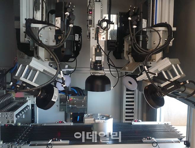 에이아이네이션의 인공지능(AI) 자율제조 솔루션이 탑재된 머신비전 모습. (사진=김응태 기자)`