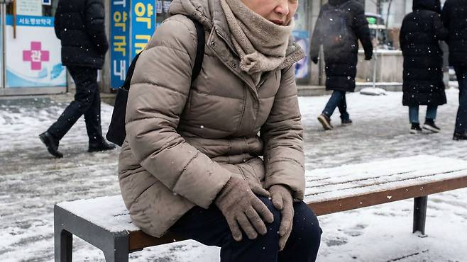 찬바람이 부는 계절에는 건강 관리에 주의해야 한다｜출처: Gemini 생성