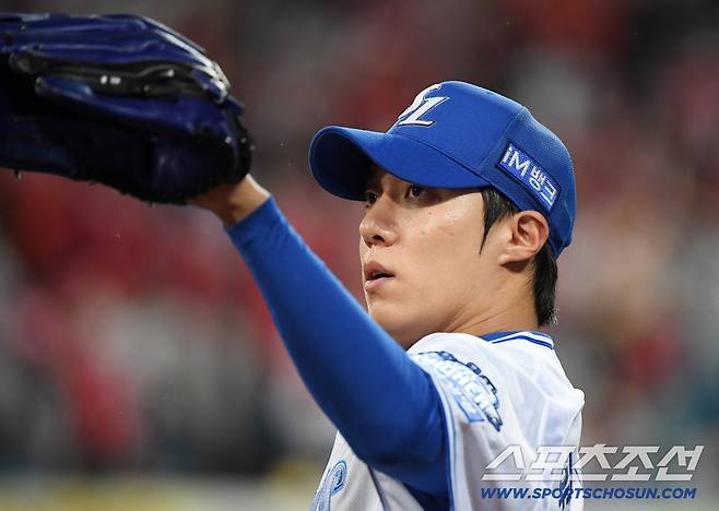 13일 대구 라이온즈파크에서 열린 SSG와 삼성의 준PO 3차전. 삼성 선발 원태인이 투구를 준비하고 있다. 대구=정재근 기자 cjg@sportschosun.com/2025.10.13/