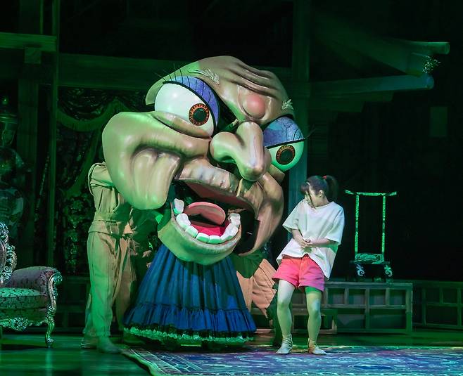 공연 '센과 치히로의 행방불명'. /사진가 요한 페르손, 퍼핏 디자이너 토비 올리에 홈페이지