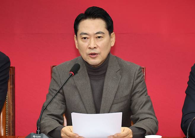 장동혁 국민의힘 대표가 8일 국회에서 열린 최고위원회의에서 발언하고 있다. 윤운식 선임기자 yws@hani.co.kr