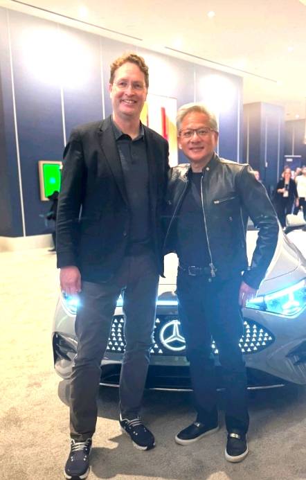 올레 칼레니우스 메르세데스 벤츠 회장은 6일(현지시간) 자신의 링크드인에 미국 라스베이거스에서 젠슨 황 엔비디아 CEO와 만났다고 알렸다. [사진=올레 칼레니우스 메르세데스 벤츠 회장 링크드인]