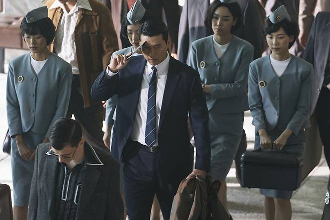 현빈이 한국산 마약 거래로 부와 권력을 거머쥐려는 1970년대 중앙정보부 과장 백기태를 연기하고 있다. [사진 디즈티플러스코리아]