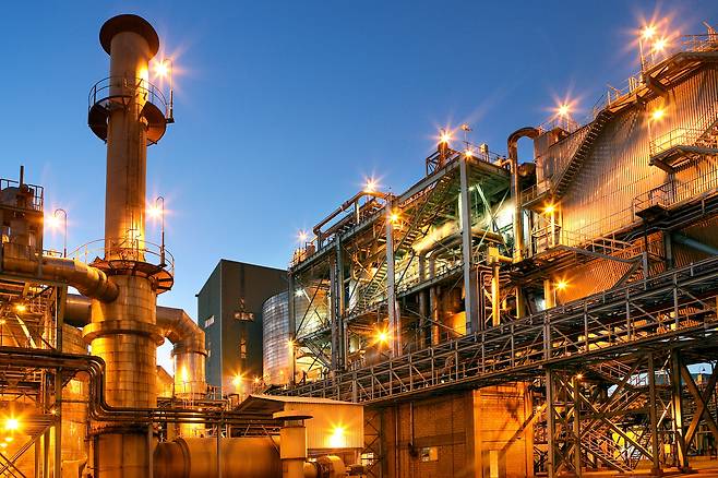 Night view of the Onsan Refinery of Korea Zinc Company, Ltd [KOREA ZINC]