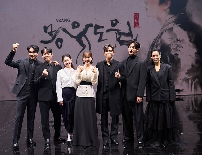 The cast of ″Arang″ poses for a photo at the Hwaseong Arts Center in Gyeonggi on Jan. 7. [ACOM]