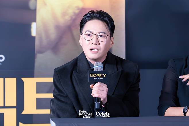 Director Lee Hwan during a press conference for the film “Project Y” at the Lotte Cinema World Tower in Jamsil, southern Seoul on Jan. 8. [DANIELA GONZALEZ PEREZ]