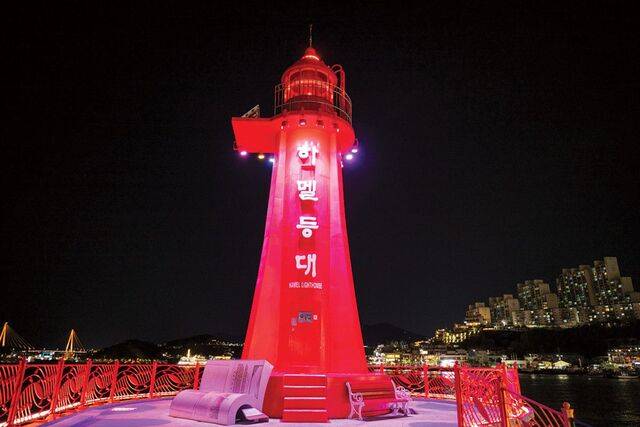 높이 10m 남짓의 하멜등대.