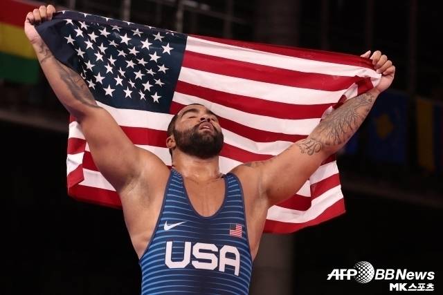 UFC 해설위원 조 로건은 “지금의 헤비급은 재능이 거의 없는 수준이다. 근데 스티븐슨이라는 친구가 갑자기 나타났다. 그가 바로 이 친구다. 아직 UFC에 입성하지도 않았다. 근데 올림픽 금메달리스트, 미친 운동 능력, 113kg인데 고양이처럼 움직인다”고 극찬했다. 사진=AFPBBNews=News1