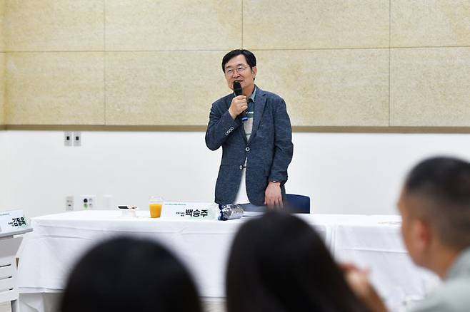 [서울=뉴시스] 백승주 전쟁기념사업회장이  지난 2024년 7월 워크숍 세미나에서 발표하는 모습. (사진=전쟁기념사업회 제공) 2024.07.20. photo@newsis.com *재판매 및 DB 금지