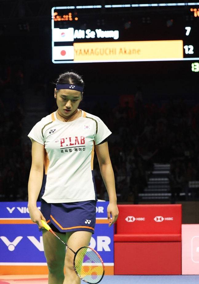 ▲ 이제 안세영은 8강에서 다시 한 번 중요한 시험을 앞두고 있다. 체력 부담과 살인적인 일정 속에서 과연 얼마나 높은 곳까지 오를 수 있을지, 배드민턴 팬들의 관심이 집중되고 있다. ⓒ연합뉴스