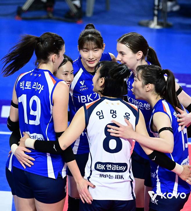 ▲ IBK기업은행 선수들이 기뻐하고 있다. ⓒKOVO