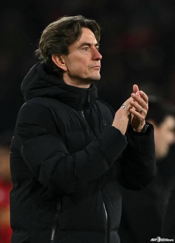 토마스 프랭크 토트넘 홋스퍼 감독이 8일(한국시간) 영국 본머스 바이탈리티 스타디움에서 열린 2025~2026시즌 잉글랜드 프리미어리그(EPL) 경기 중 박수치고 있다. /AFPBBNews=뉴스1